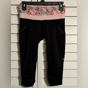 Lululemon 3/4 Leggings‎ Sz 4 Floral Black Workout Yoga Run Exercise Run Gym